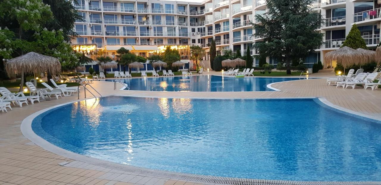 Apartment With Green Terrace Burgas Esterno foto